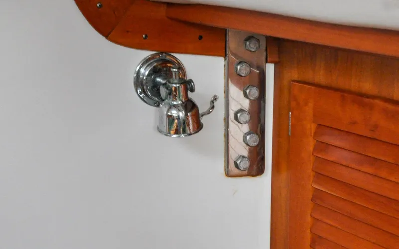 Canty Yacht Photos Pics J/42 - Canty - Salon - Chainplate/Reading Light