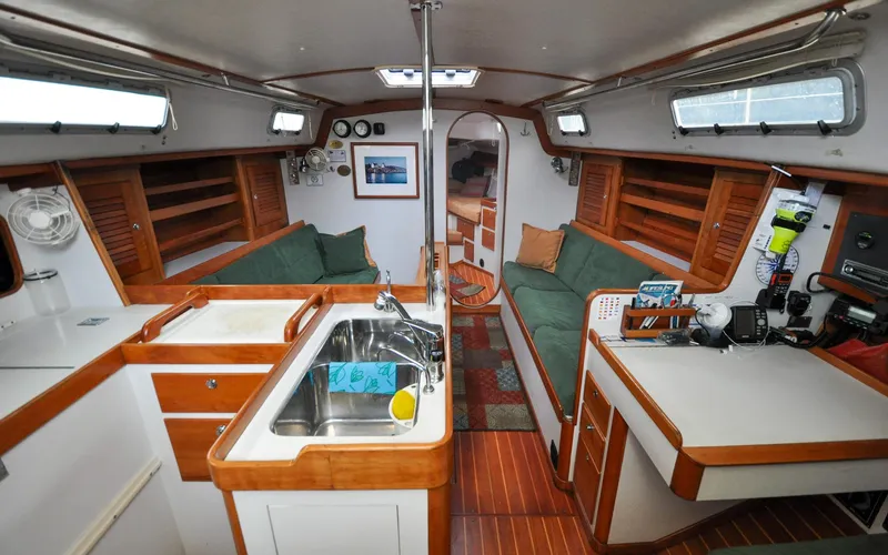 Canty Yacht Photos Pics J/42 - Canty - Salon