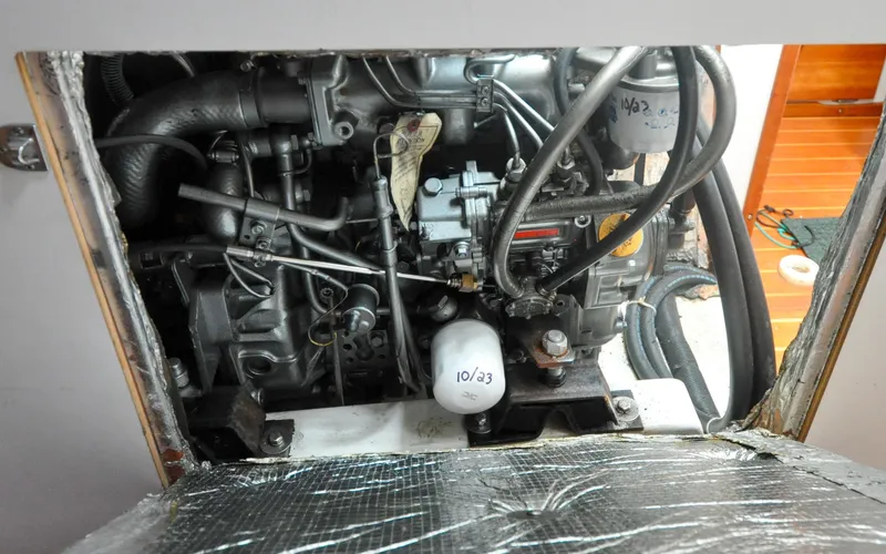 Canty Yacht Photos Pics J/42 - Canty - Engine Room