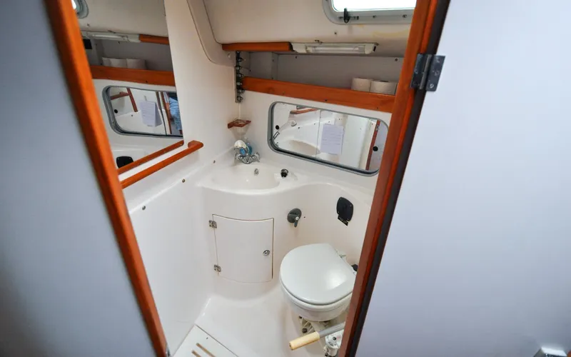 Canty Yacht Photos Pics J/42 - Canty - Forward Cabin - Head