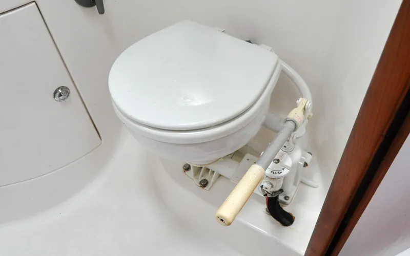Canty Yacht Photos Pics J/42 - Canty - Forward Cabin - Head - Toilette