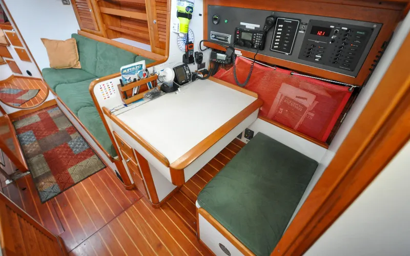 Canty Yacht Photos Pics J/42 - Canty - Navigation Station