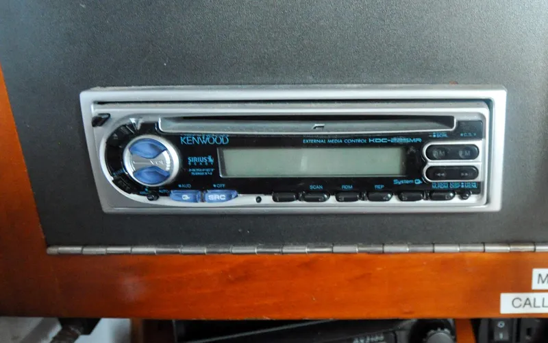 Canty Yacht Photos Pics J/42 - Canty - Navigation Station - Stereo Reciever