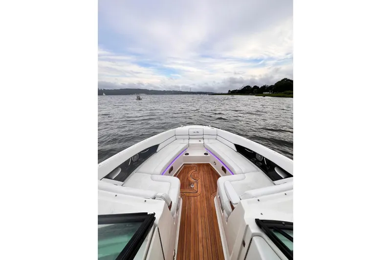  Yacht Photos Pics 2014 Sea Ray SLX 350 boat with spacious deck on open water.