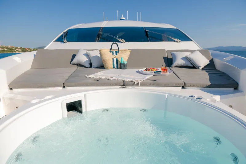  Yacht Photos Pics  Jacuzzi on the bow