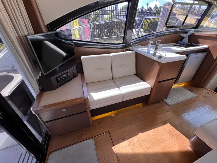  Yacht Photos Pics Interior of 2016 Sea Ray 400 Sundancer yacht with seating and entertainment area.