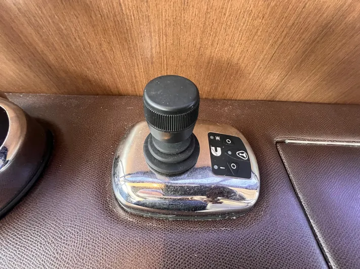  Yacht Photos Pics Joystick control on 2016 Sea Ray 400 Sundancer yacht dashboard.