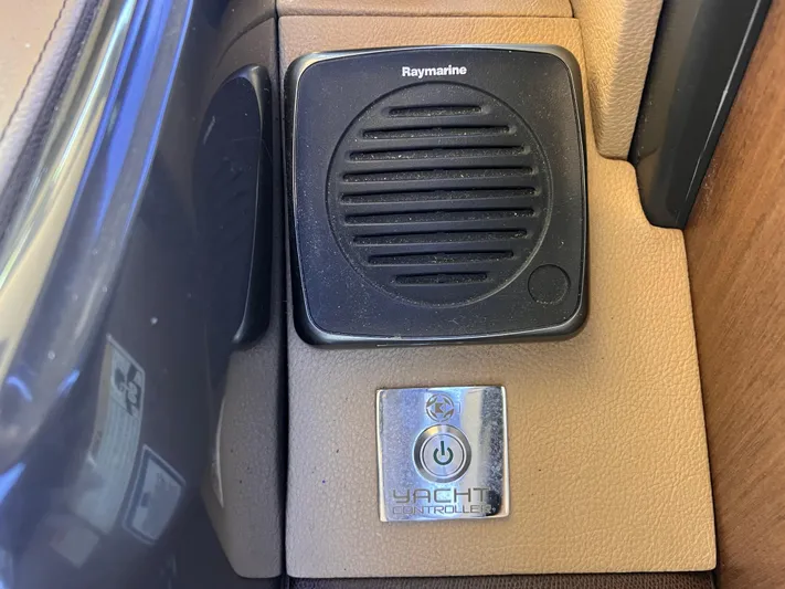  Yacht Photos Pics Raymarine speaker and Yacht Controller button on 2016 Sea Ray 400 Sundancer.