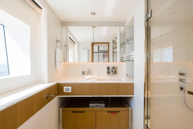 Olivia Yacht Photos Pics OLIVIA MAJESTY 120