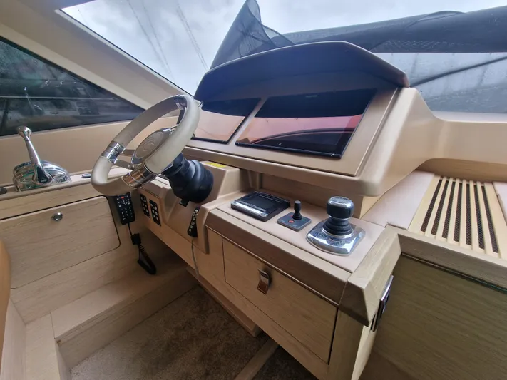 Sandrali Yacht Photos Pics POSTE DE PILOTAGE MONTE CARLO 6