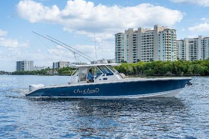 2017 40' Pursuit-S 408 CC Boca Raton, FL, US