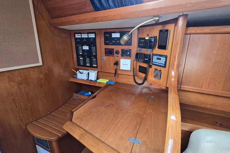 Luthien Yacht Photos Pics Navigation station of 1998 Jeanneau Sun Odyssey 42 Center Cockpit with control panels and equipment.