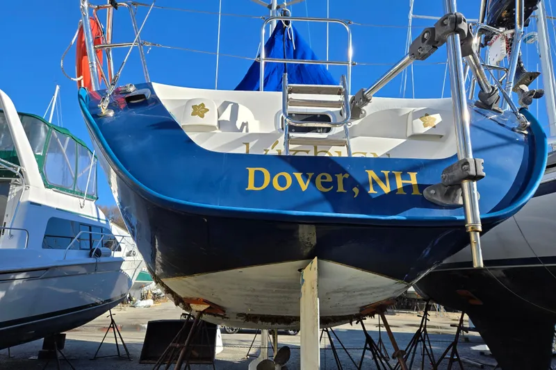 Luthien Yacht Photos Pics Jeanneau Sun Odyssey 42, 1998 model, docked in Dover, NH.