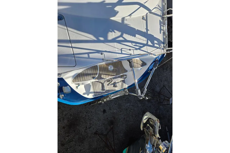 Luthien Yacht Photos Pics Jeanneau Sun Odyssey 42 Center Cockpit, 1998 model, viewed from above.