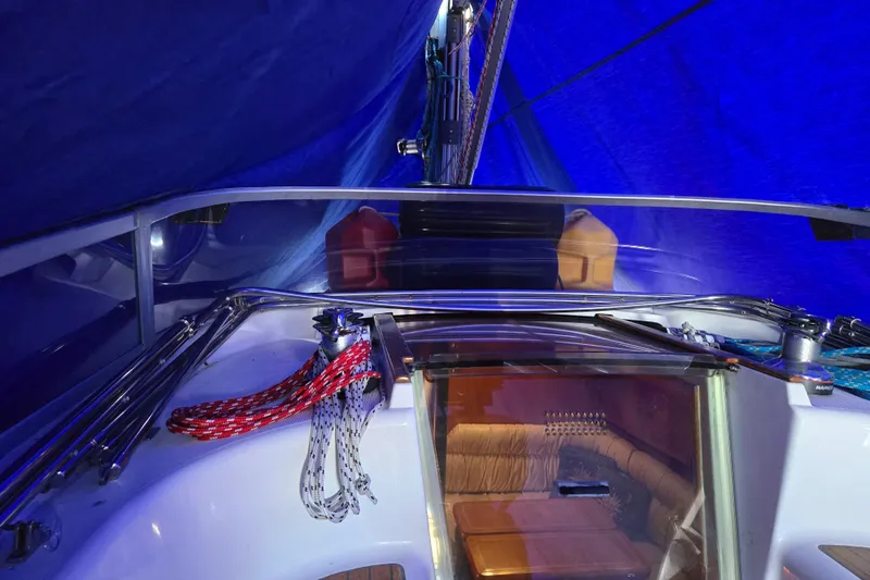 Luthien Yacht Photos Pics Jeanneau Sun Odyssey 42 cockpit with blue cover, year 1998.