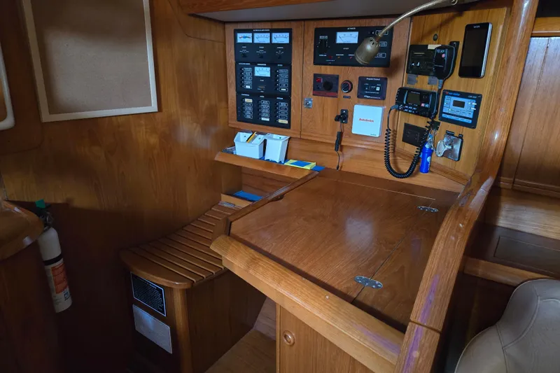 Luthien Yacht Photos Pics Navigation area of Jeanneau Sun Odyssey 42 Center Cockpit, 1998 model.