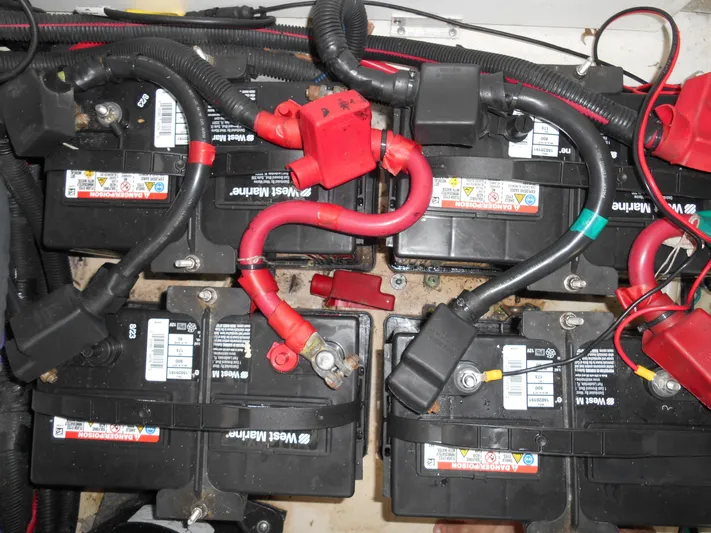 Legasea Yacht Photos Pics Battery setup in a 2013 Sea Ray 330 Sundancer boat.
