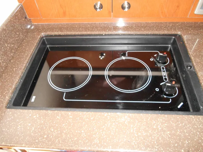Legasea Yacht Photos Pics Built-in stovetop on 2013 Sea Ray 330 Sundancer yacht kitchen counter.