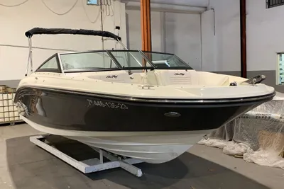 2023 Sea Ray SPX 210 Outboard