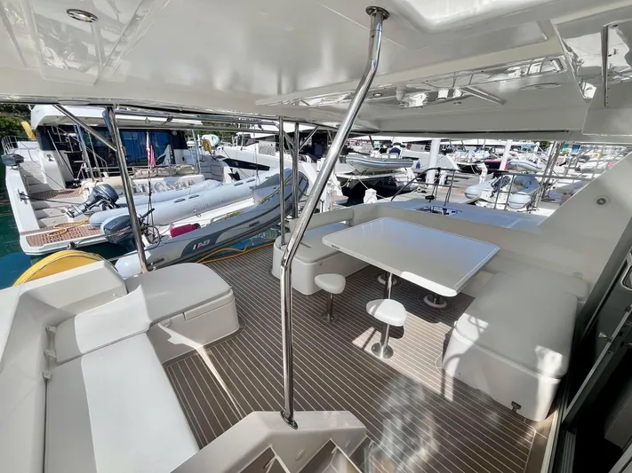 Ida Cat Yacht Photos Pics 2017 Leopard 51 Powercat yacht deck with seating and table in marina.