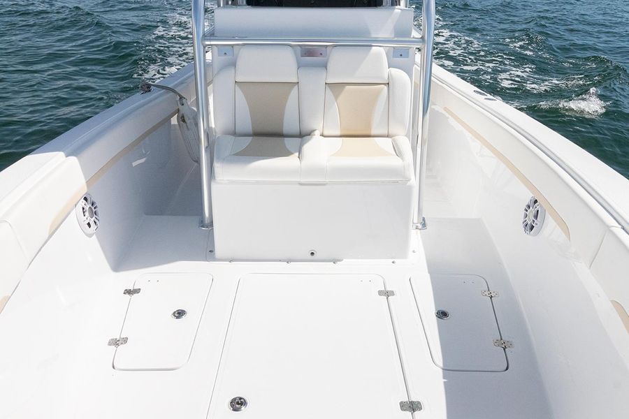 2022 Bluewater Sportfishing 2550 CC