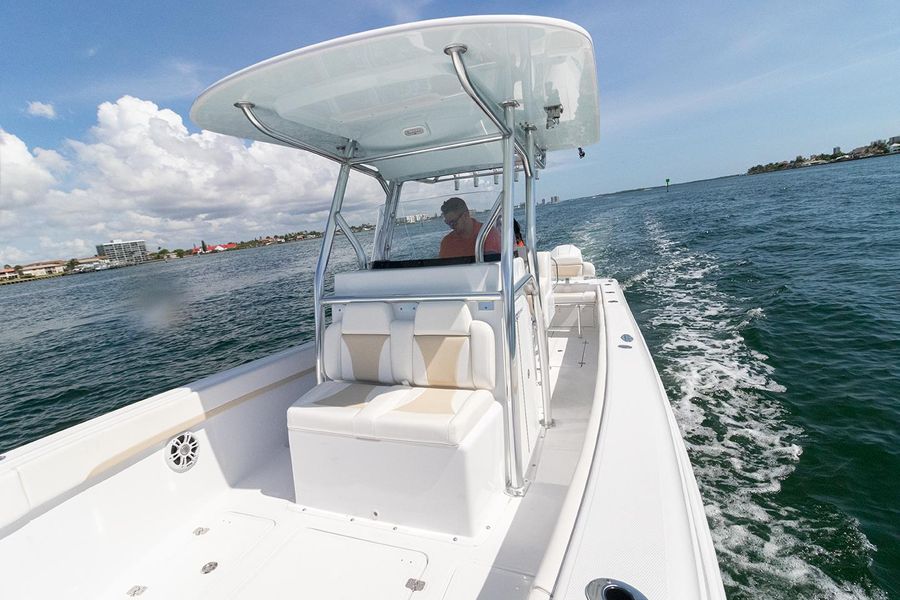 2022 Bluewater Sportfishing 2550 CC