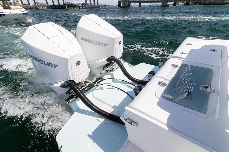 2022 Bluewater Sportfishing 2550 CC