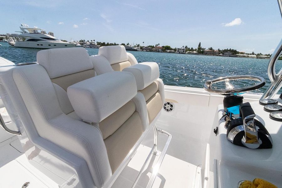 2022 Bluewater Sportfishing 2550 CC