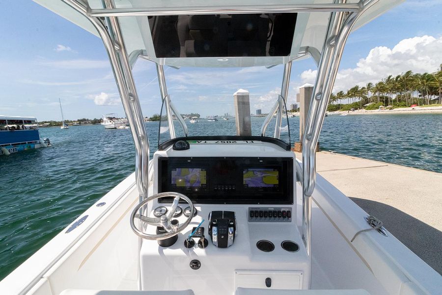 2022 Bluewater Sportfishing 2550 CC