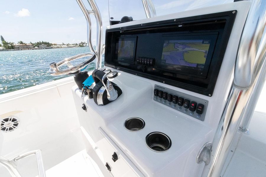 2022 Bluewater Sportfishing 2550 CC