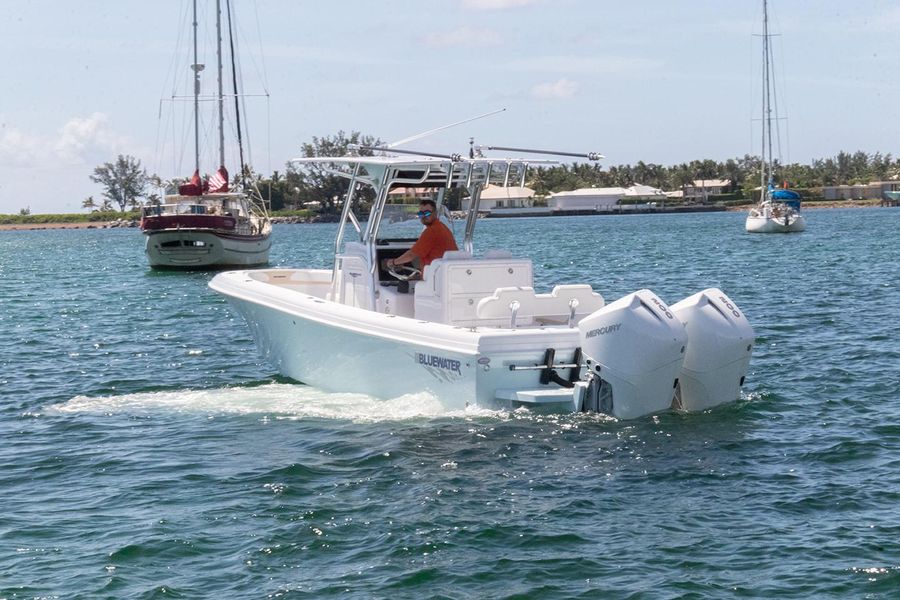 2022 Bluewater Sportfishing 2550 CC