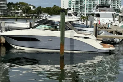 Sea Ray 320 Sundancer