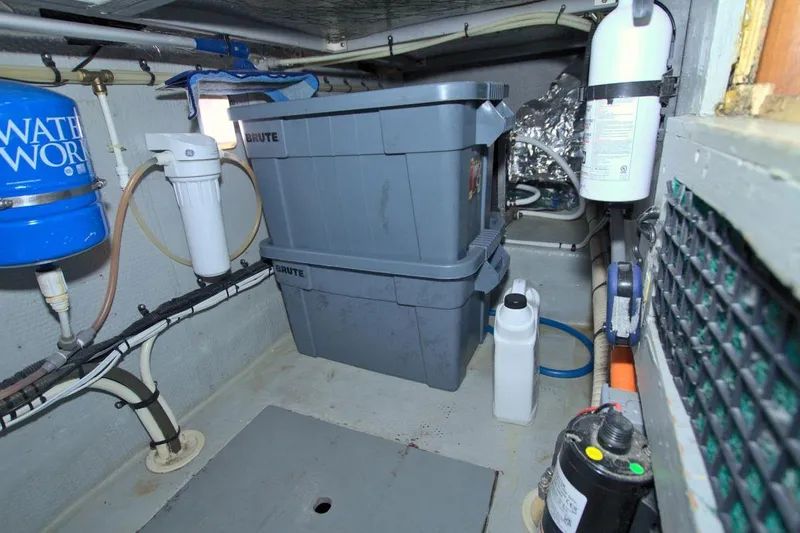 Fish Daddy Yacht Photos Pics 1998 Luhrs 36 Convertible engine room with storage bins and water filtration system.