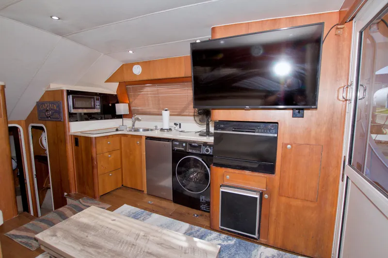 Fish Daddy Yacht Photos Pics Interior of 1998 Luhrs 36 Convertible yacht with kitchen and entertainment area.