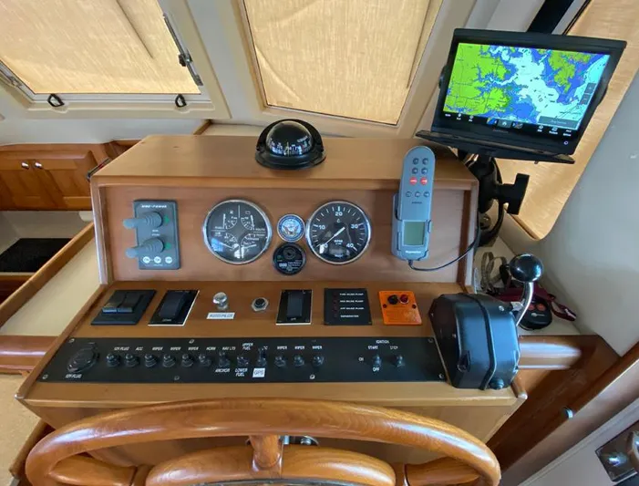 Sandpiper Yacht Photos Pics 2004 Mainship 340 helm with navigation instruments and GPS display.
