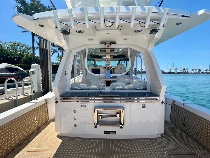 Scout 530 Lxf Yacht Photos Pics 2021 Scout 530 LXF luxury yacht with spacious deck and modern amenities.