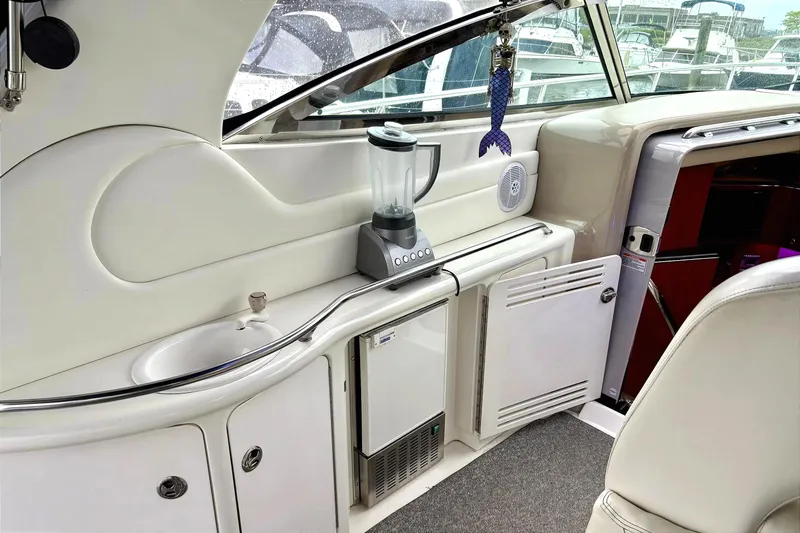  Yacht Photos Pics Interior of 2003 Sea Ray 380 Sundancer yacht with kitchenette and blender.