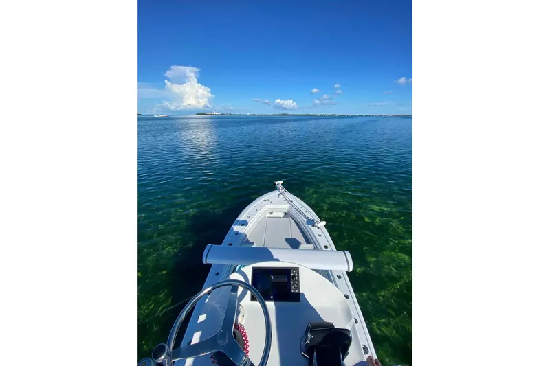 El Viaje Yacht Photos Pics 2023 Andros Offshore 32 boat on clear blue water under a sunny sky.