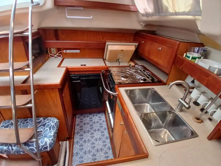 Relentless Yacht Photos Pics 