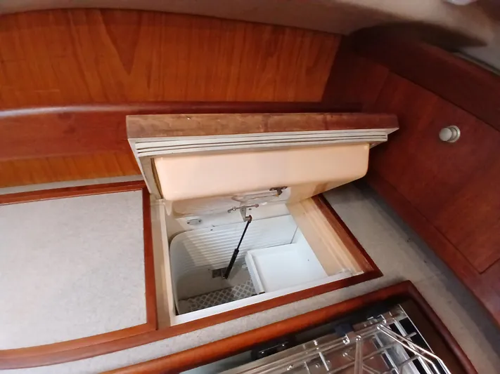 Relentless Yacht Photos Pics 