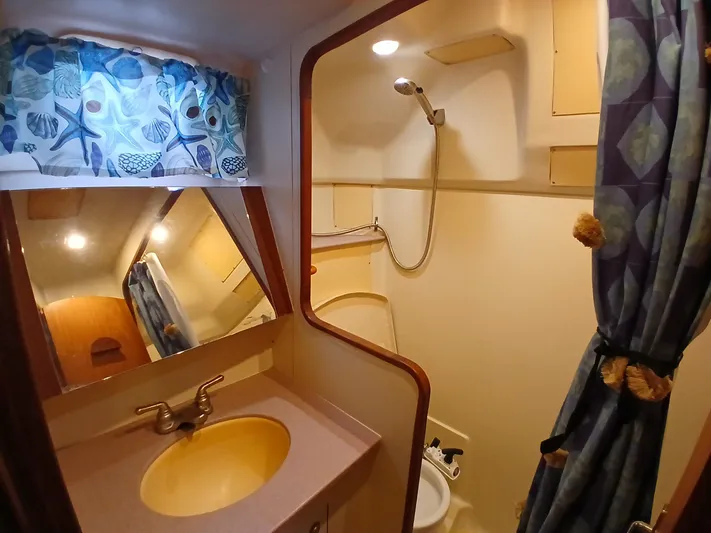 Relentless Yacht Photos Pics 