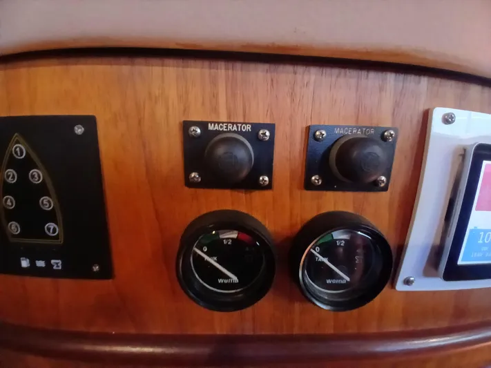 Relentless Yacht Photos Pics 