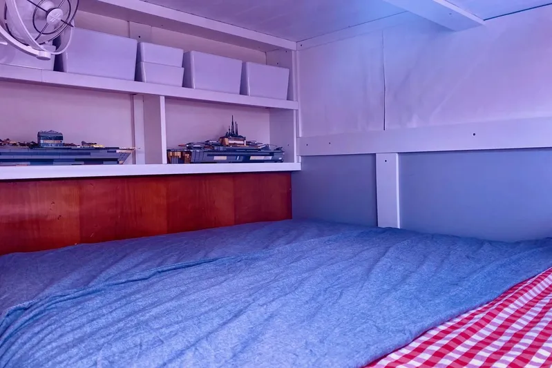 Scout Yacht Photos Pics Cozy cabin bed with storage shelves on Privilege 482, 1992 model.