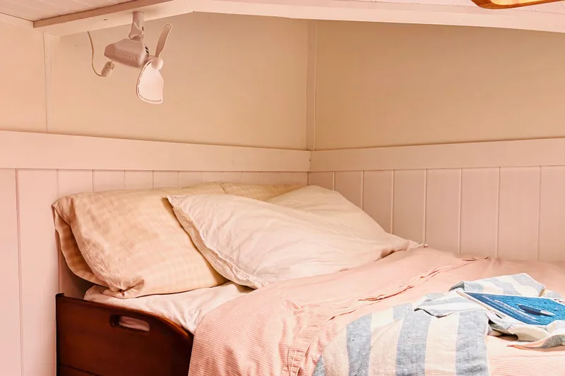 Scout Yacht Photos Pics Cozy cabin bed with striped blanket, Privilege 482, 1992 model.