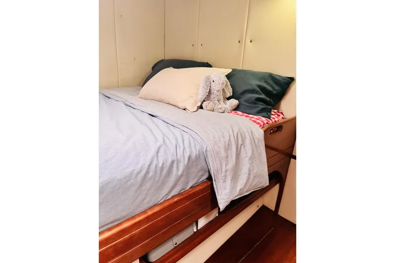 Scout Yacht Photos Pics Cozy cabin bed with plush toy on Privilege 482 yacht, 1992 model.