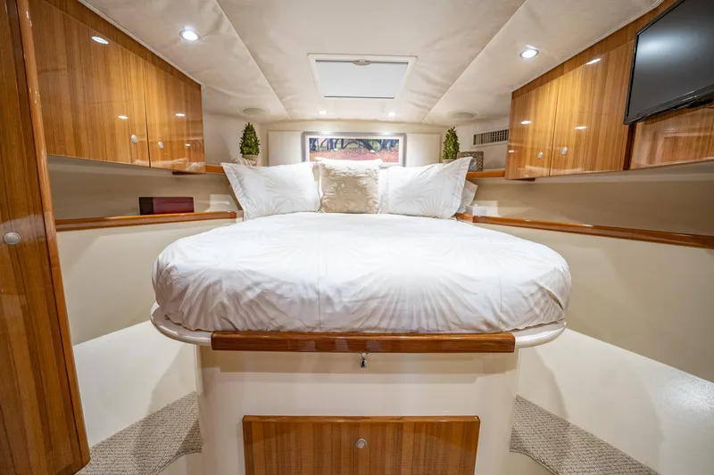 Hawk Tuna Yacht Photos Pics Viking 42 Hawk Tuna - Stateroom