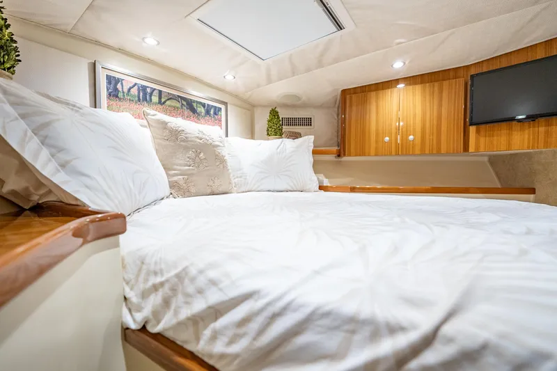 Hawk Tuna Yacht Photos Pics Viking 42 Hawk Tuna - Stateroom