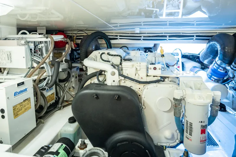 Hawk Tuna Yacht Photos Pics Viking 42 Hawk Tuna - Engine Room