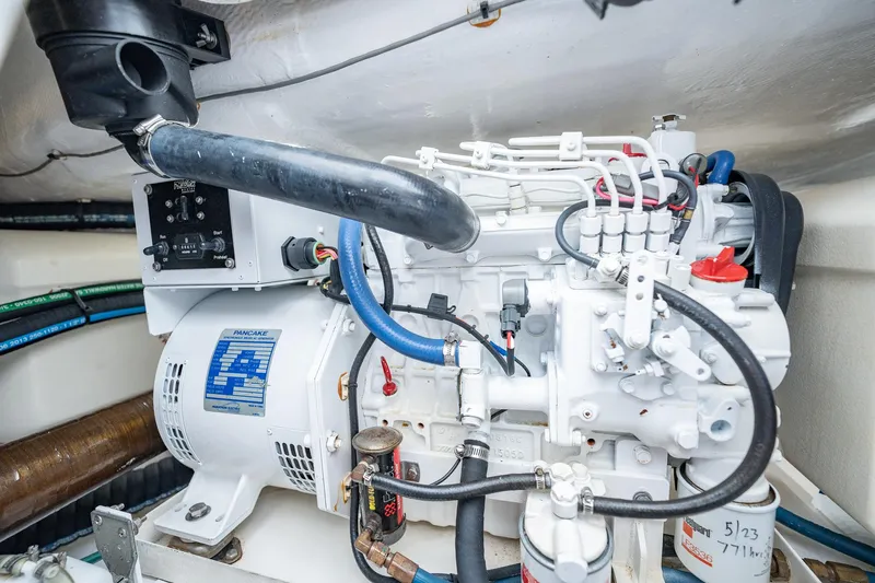 Hawk Tuna Yacht Photos Pics Viking 42 Hawk Tuna - Engine Room