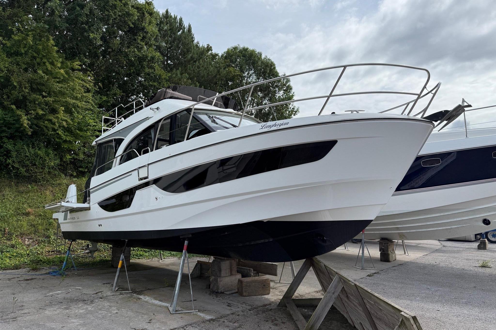 2023 Beneteau Antares 11 Fly